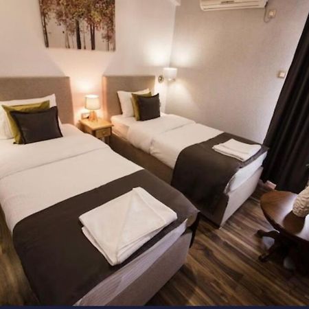 Hotel Garni Ideal ポドゴリツァ エクステリア 写真