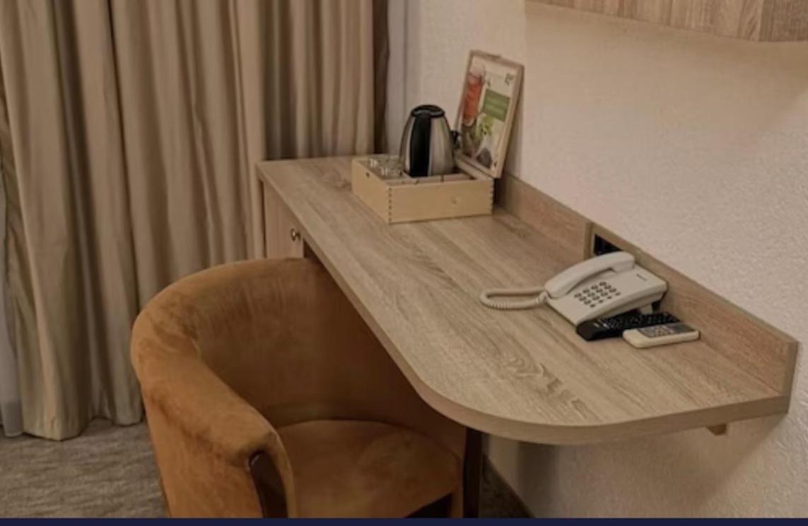 Hotel Garni Ideal ポドゴリツァ エクステリア 写真