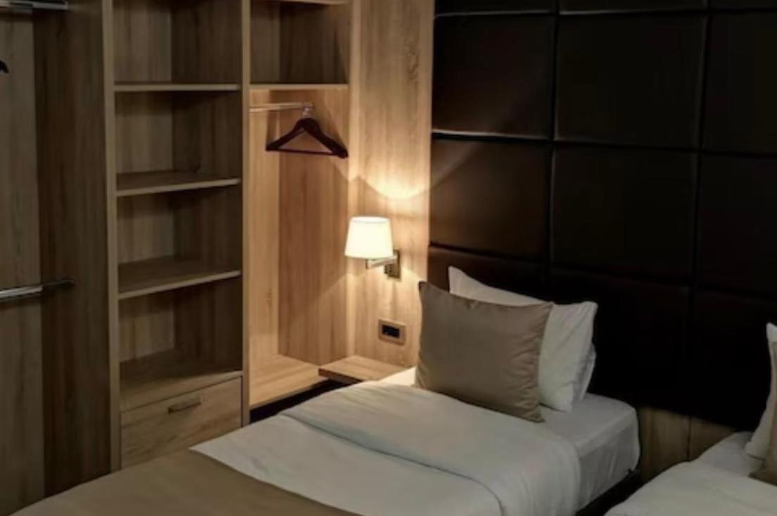 Hotel Garni Ideal ポドゴリツァ エクステリア 写真