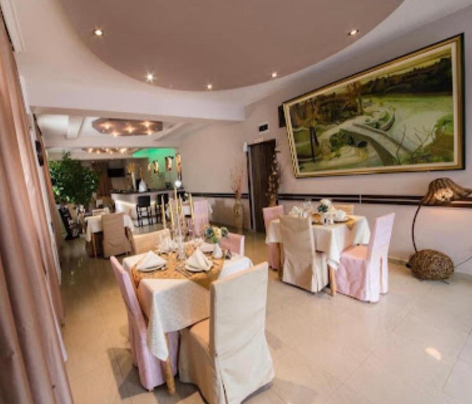 Hotel Garni Ideal ポドゴリツァ エクステリア 写真