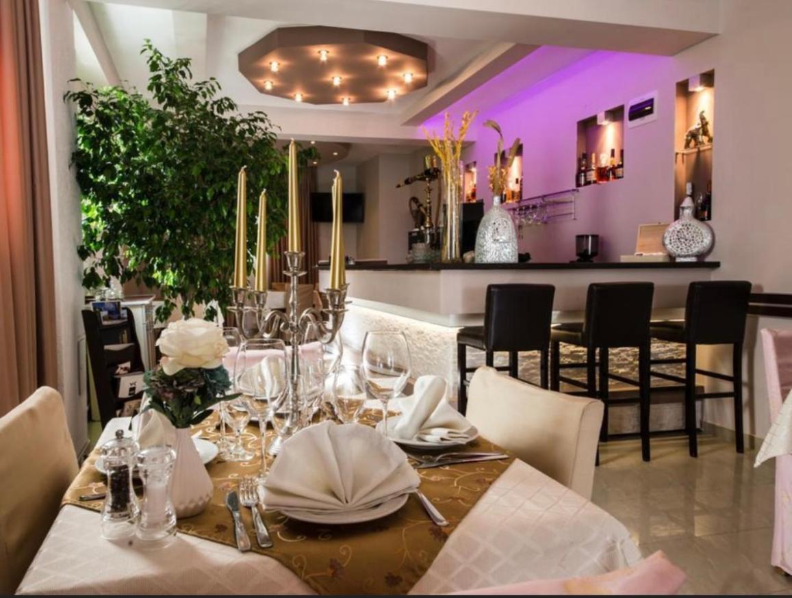 Hotel Garni Ideal ポドゴリツァ エクステリア 写真