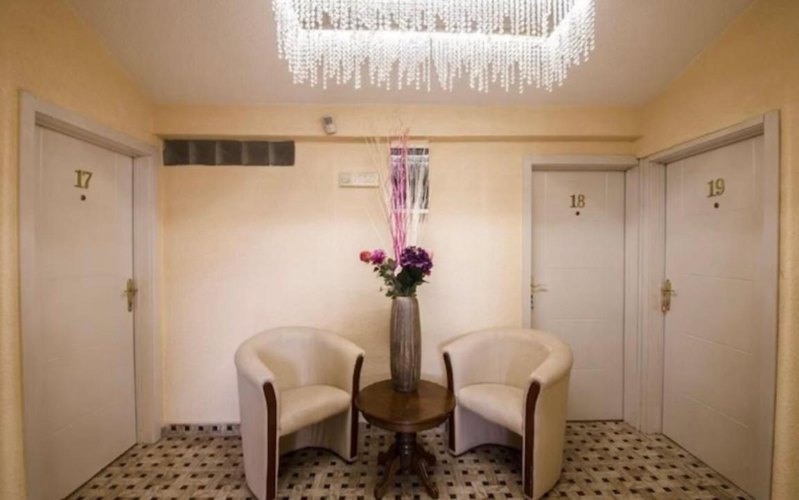 Hotel Garni Ideal ポドゴリツァ エクステリア 写真