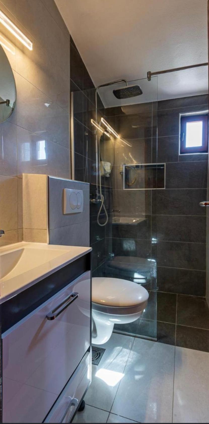 Hotel Garni Ideal ポドゴリツァ エクステリア 写真