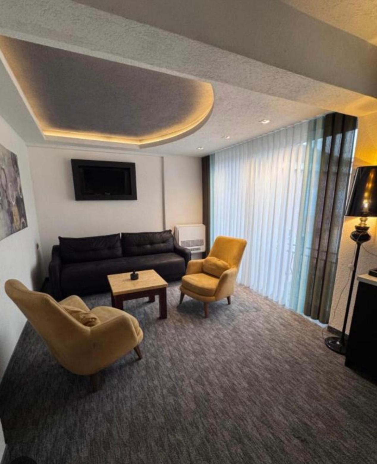 Hotel Garni Ideal ポドゴリツァ エクステリア 写真